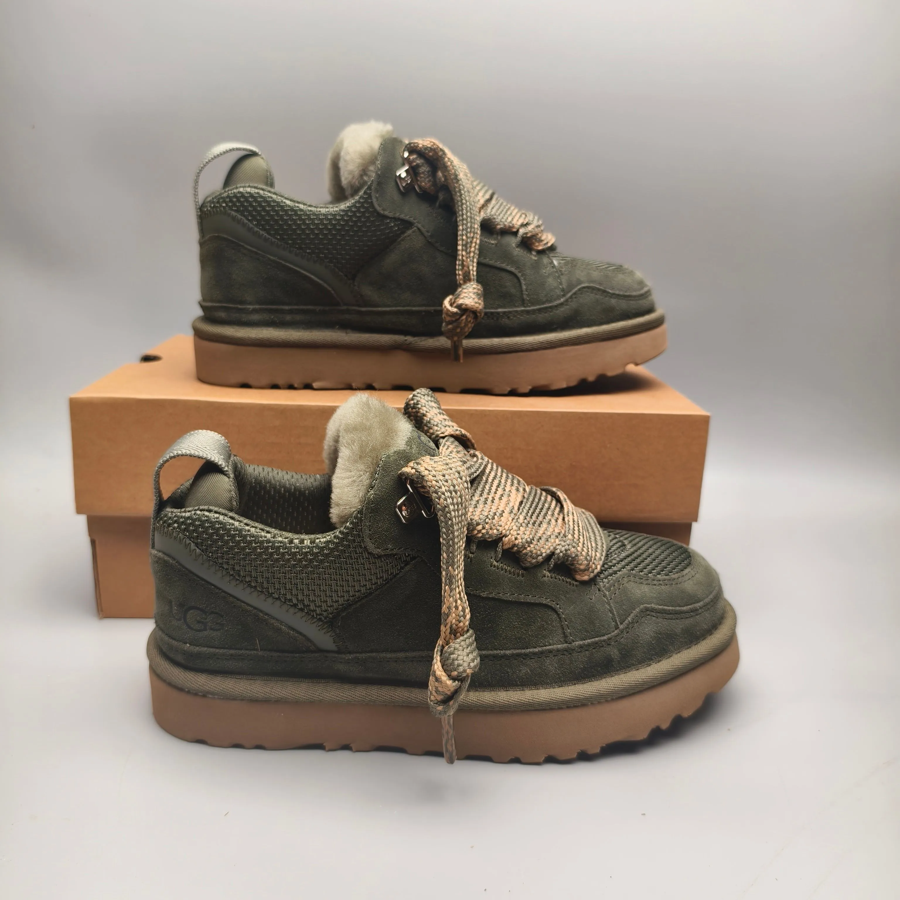 💰640 UGG sheepskin all-in-one snow boots 4032 couple mesh sports and leisure style color: sand black chestnut gray walnut antelope brown white code number: 35-45?